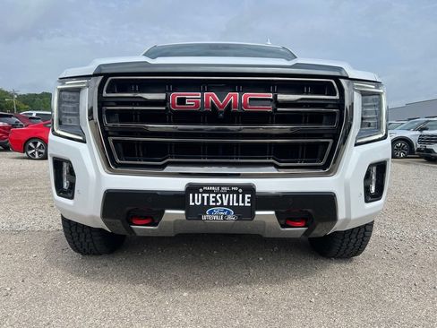 Used 2023 GMC Yukon AT4 w/ AT4 Premium Package AWD/4WD image 3