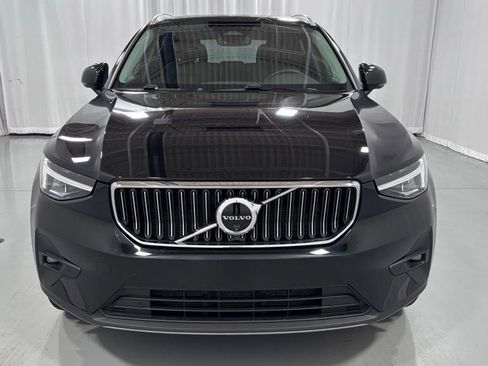 Certified 2025 Volvo XC40 B5 Plus AWD/4WD image 3