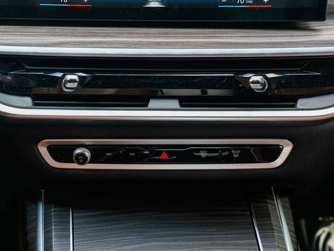 Used 2023 BMW X7 M60i w/ Executive Package image 15