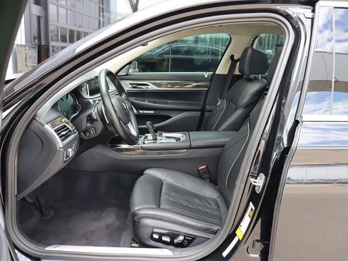 Used 2018 BMW 750i image 31