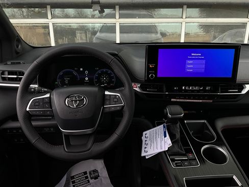 New 2026 Toyota Sienna XSE image 15