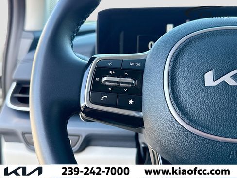 Certified 2025 Kia Carnival SX image 39