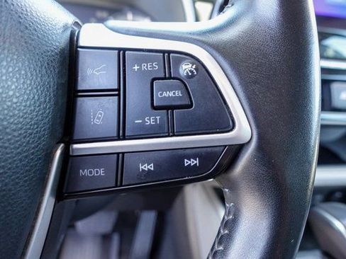 Certified 2023 Toyota Highlander XLE image 19