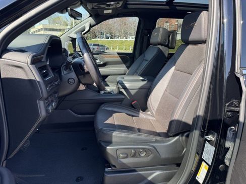 Used 2024 Chevrolet Suburban High Country w/ Advanced Technology Package image 34