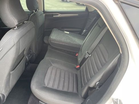 Used 2017 Ford Fusion SE w/ Fusion SE Technology Package image 60