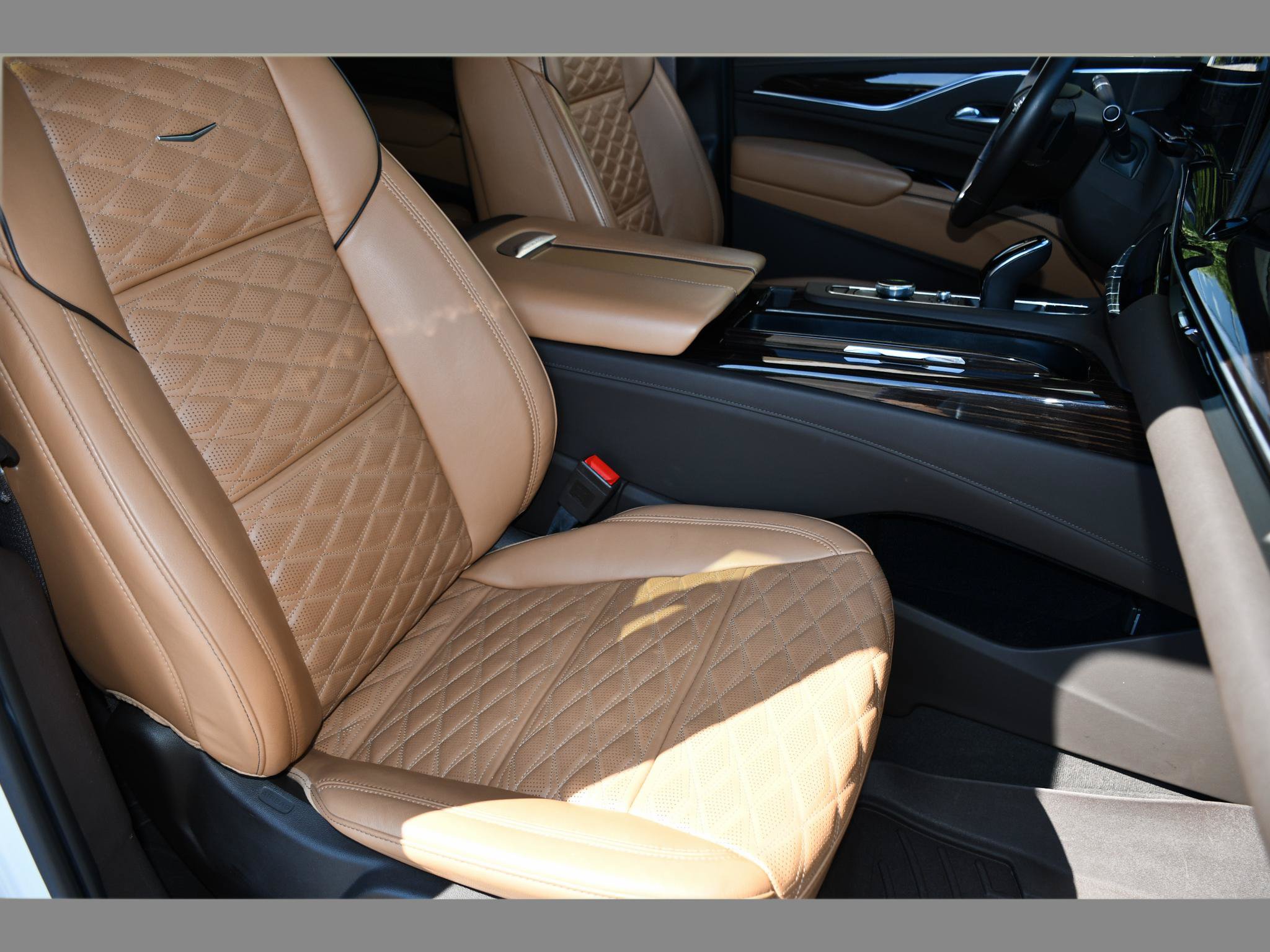Used 2021 Cadillac Escalade Premium Luxury AWD/4WD image 31