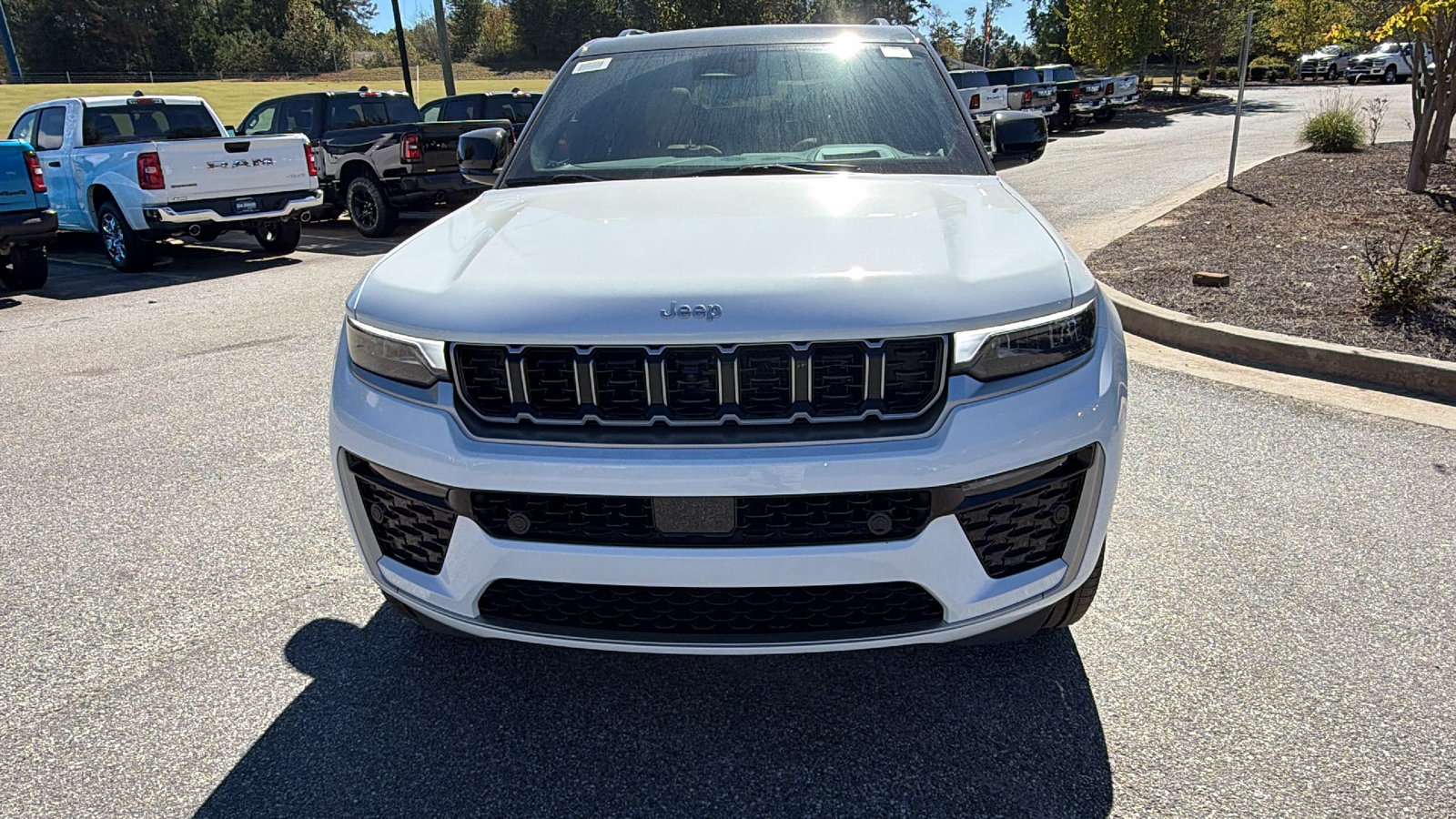 New 2027 Jeep Grand Cherokee Summit AWD/4WD image 3