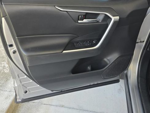 Used 2022 Toyota RAV4 XLE w/ Convenience Package FWD image 30