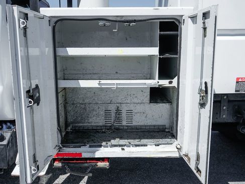 Used 2013 Ford F750 2WD Regular Cab Super Duty image 6