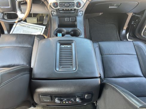 Used 2016 GMC Yukon SLT w/ Open Road Package RWD image 28