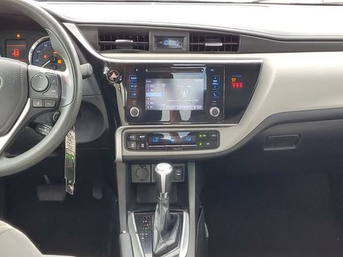 Used 2018 Toyota Corolla LE FWD image 27