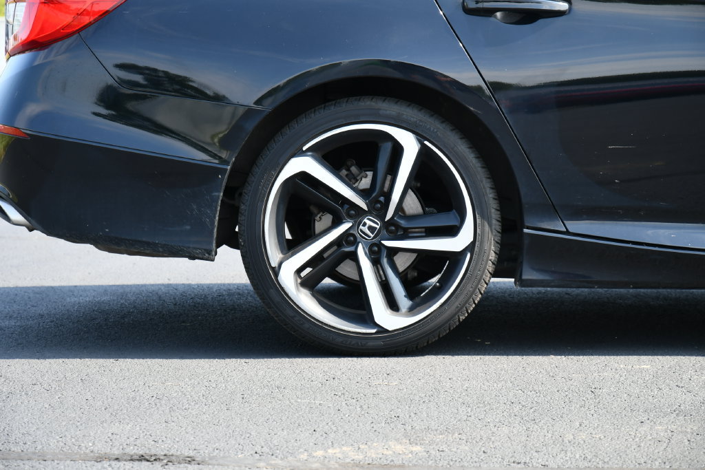 Used 2018 Honda Accord Sport image 10