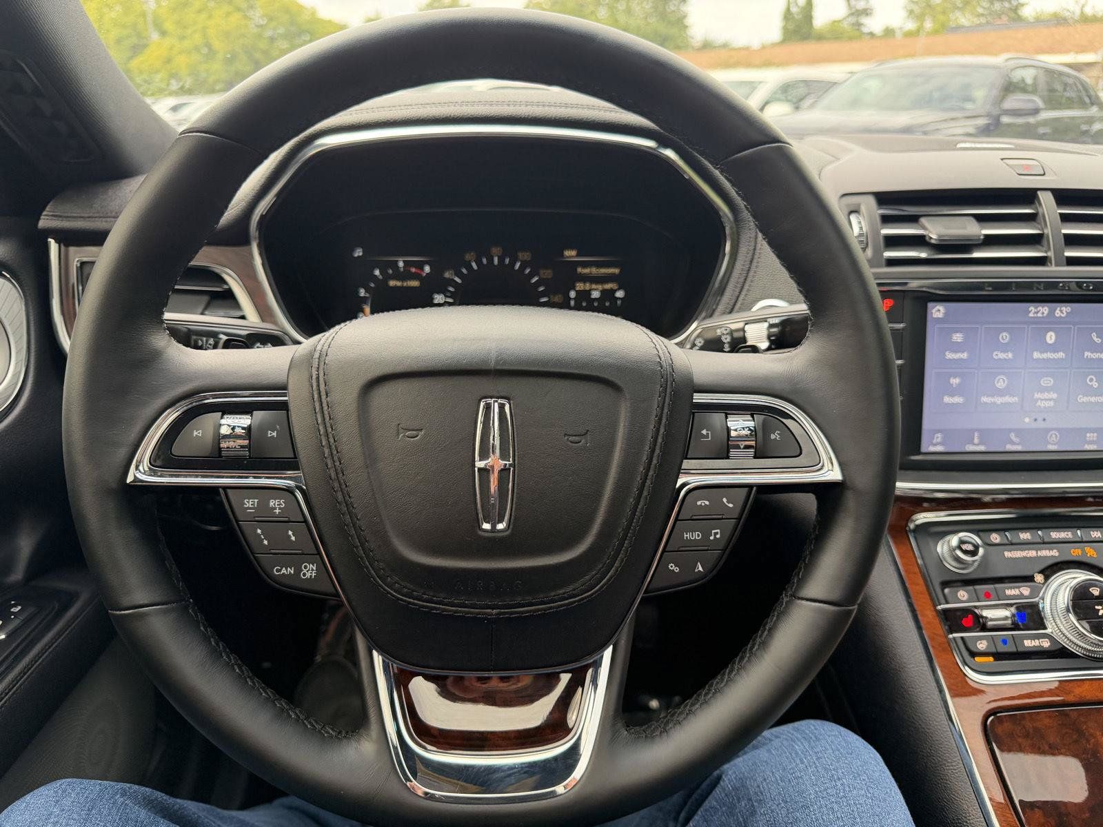 Used 2020 Lincoln Continental Reserve w/ Luxury Package AWD/4WD image 13