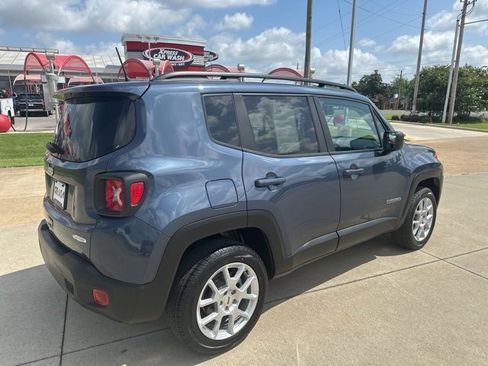 Used 2022 Jeep Renegade Latitude image 10