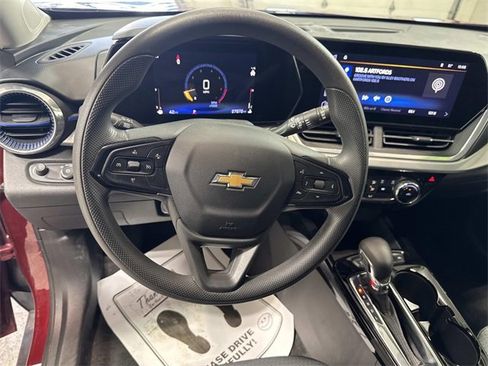 Used 2024 Chevrolet Trax LT image 6