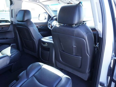 Used 2020 Cadillac Escalade Luxury image 11