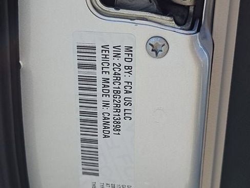 Used 2024 Chrysler Pacifica Touring-L FWD image 30