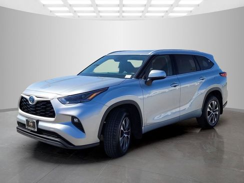 Used 2022 Toyota Highlander XLE image 8