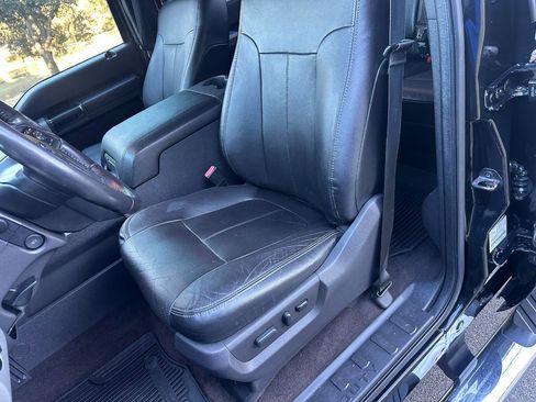 Used 2015 Ford F250 Lariat w/ Lariat Interior Package image 13