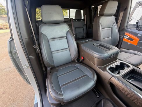 Certified 2022 GMC Sierra 3500 Denali w/ Denali Ultimate Package image 37