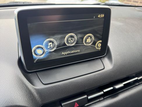 Used 2018 Toyota Yaris iA image 16