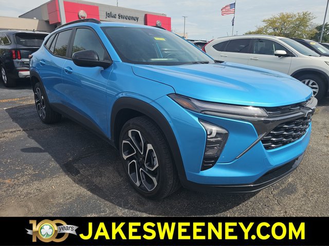 Used 2025 Chevrolet Trax RS w/ Sunroof Package FWD image 1