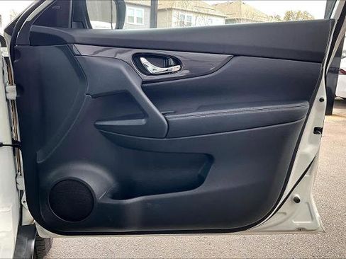 Certified 2019 Nissan Rogue SV image 22