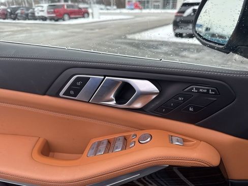 Used 2024 BMW X7 xDrive40i w/ Climate Comfort Package image 8