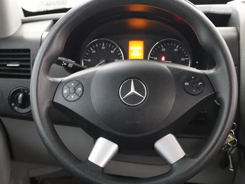 Used 2018 Mercedes-Benz Sprinter 2500 image 13