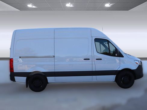 Used 2025 Mercedes-Benz Sprinter 2500 image 8