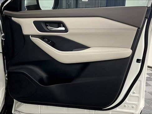 New 2025 Nissan Rogue SL w/ Tech Package image 24