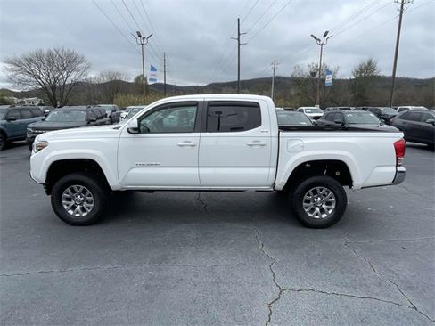 Used 2017 Toyota Tacoma SR5 image 2