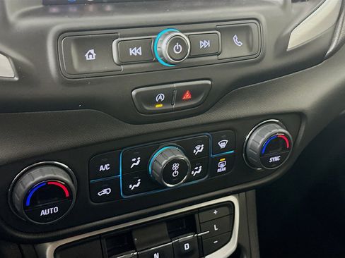 Used 2023 GMC Terrain SLE w/ Driver Convenience Package image 23