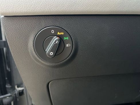 Used 2024 Volkswagen Taos SE image 13