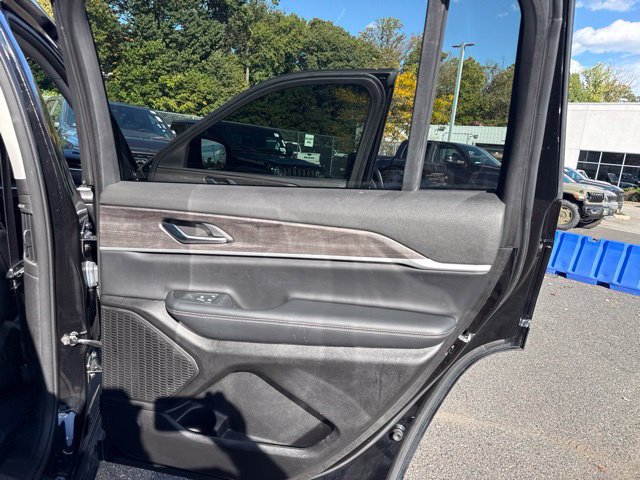Used 2023 Jeep Grand Cherokee L Limited AWD/4WD image 30