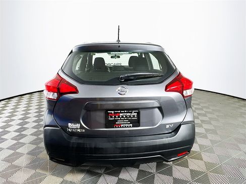 Used 2018 Nissan Kicks SV image 6