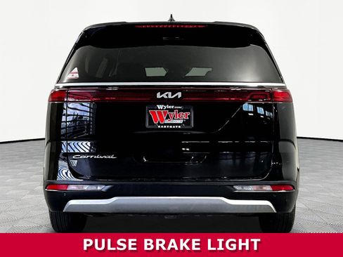 Certified 2022 Kia Carnival LX FWD image 5
