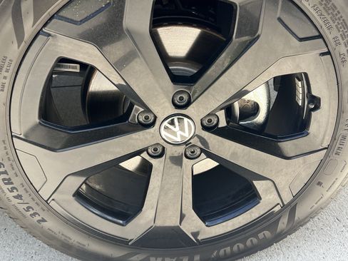 Certified 2025 Volkswagen Taos SE AWD/4WD image 11