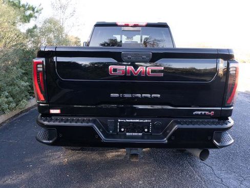Used 2024 GMC Sierra 2500 AT4 w/ AT4 Premium Plus Package image 4