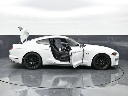 Used 2018 Ford Mustang GT Premium w/ Equipment Group 401A RWD image 36