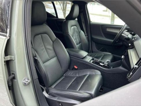 Used 2023 Volvo XC40 B5 Ultimate w/ Protection Package Premier image 12