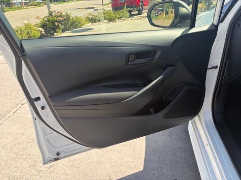 Used 2025 Toyota Corolla LE FWD image 10