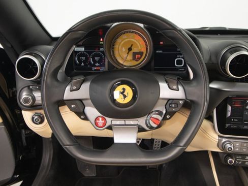 Used 2020 Ferrari Portofino image 26