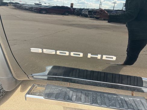 Used 2022 GMC Sierra 3500 SLE w/ SLE Convenience Package image 12