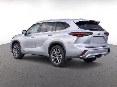 Used 2021 Toyota Highlander Platinum AWD/4WD image 4