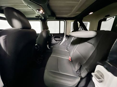 Used 2019 Jeep Wrangler Unlimited Sport S image 29