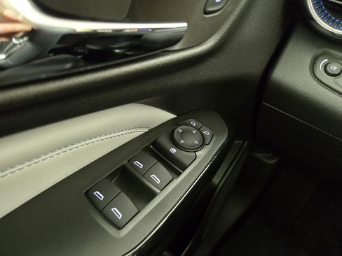 Certified 2025 Chevrolet Trax LT w/ LT Convenience Package FWD image 29