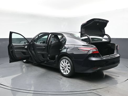 Used 2021 Toyota Camry LE FWD image 32