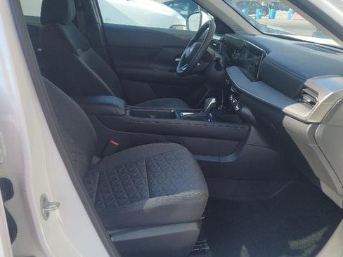 Used 2025 Nissan Kicks SV w/ Charging Package image 6