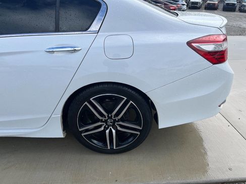 Used 2017 Honda Accord Sport image 36